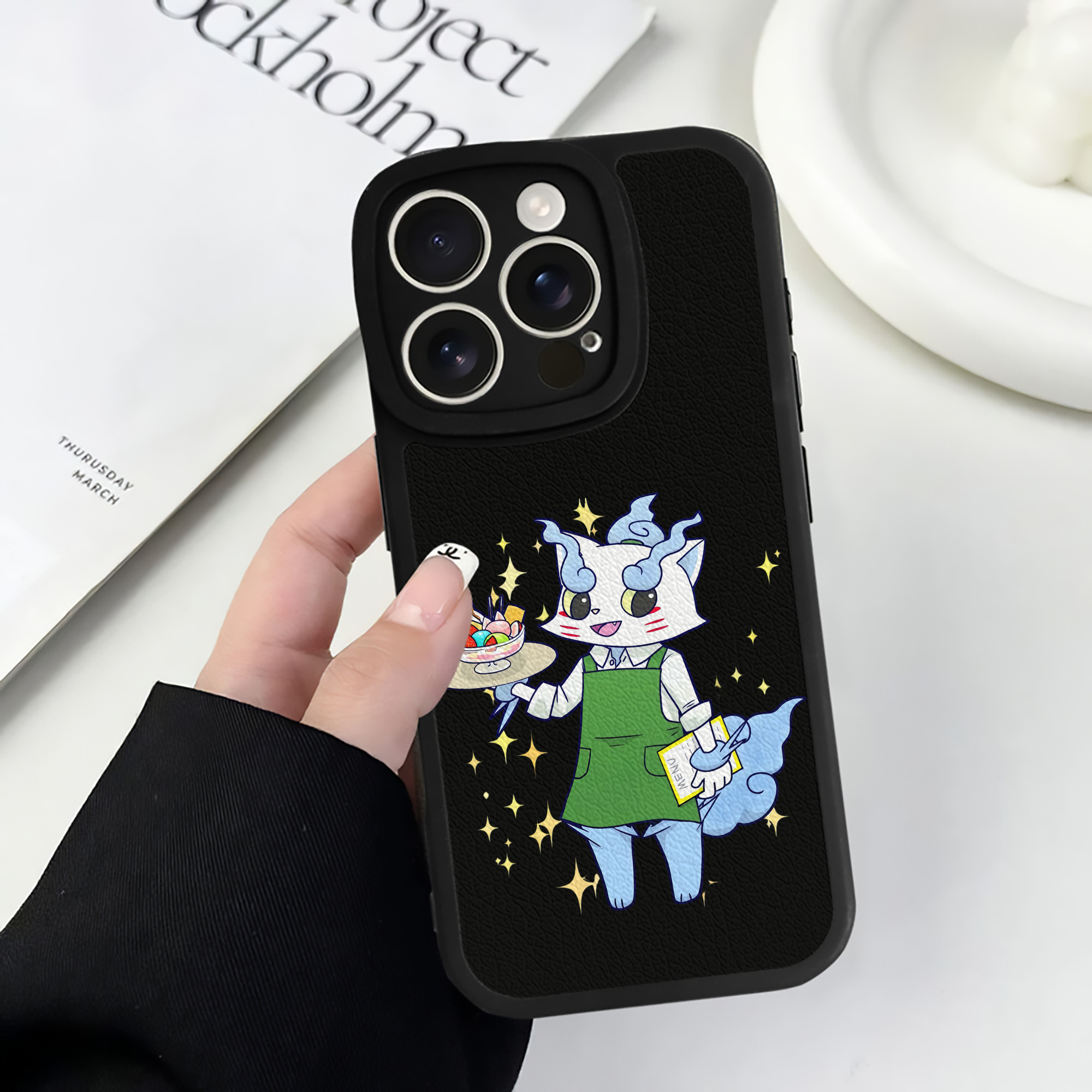 （画像用） 妖怪ウォッチ Yo-kai Watch 【iPhone 16シリーズ対応】シリコンスマホケース（レザー調） 材質：シリコン